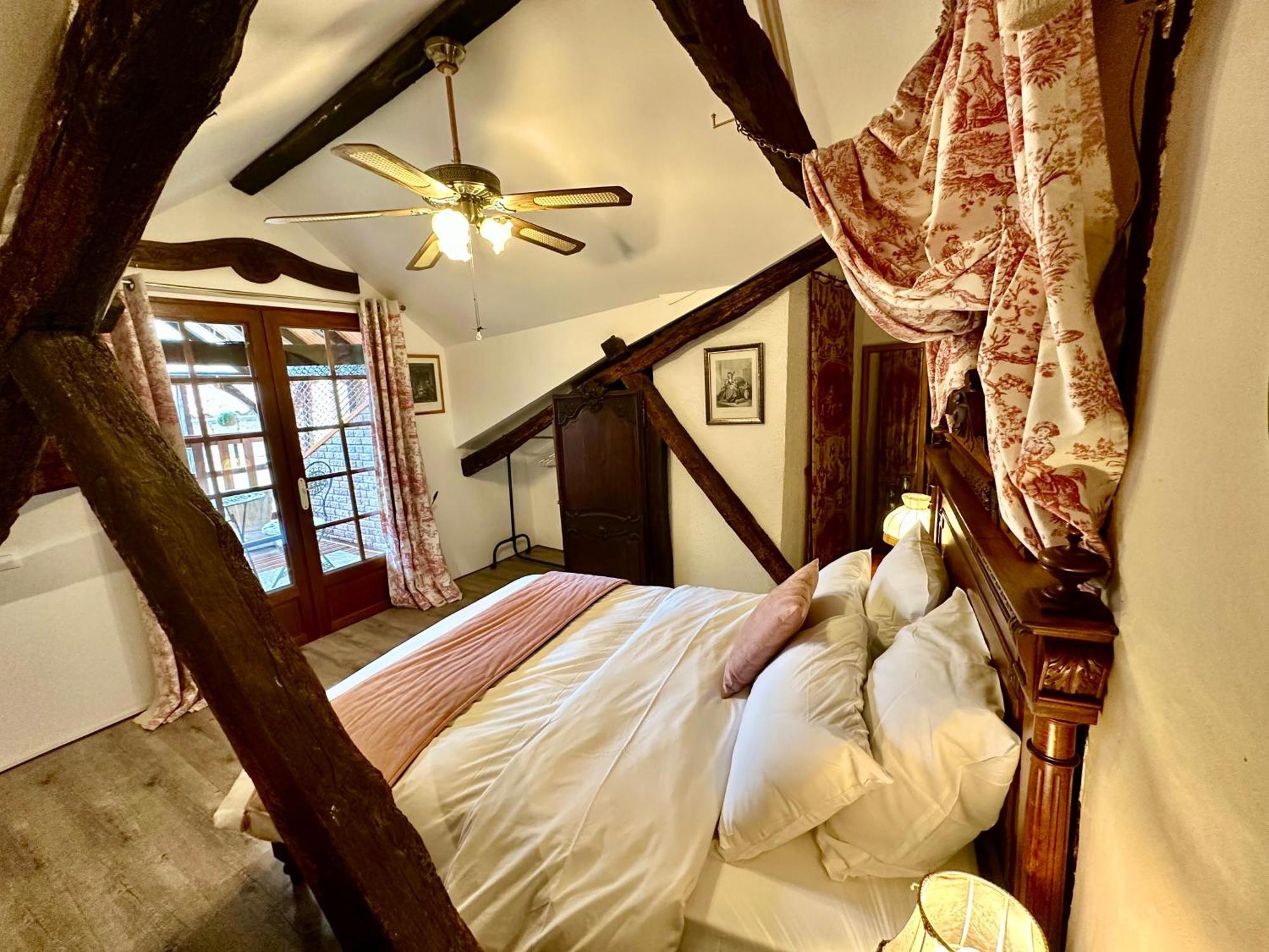 Le Colombier De Cyrano Et Roxane Bed and Breakfast Bergerac Buitenkant foto