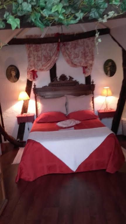 Le Colombier De Cyrano Et Roxane Bed and Breakfast Bergerac Buitenkant foto